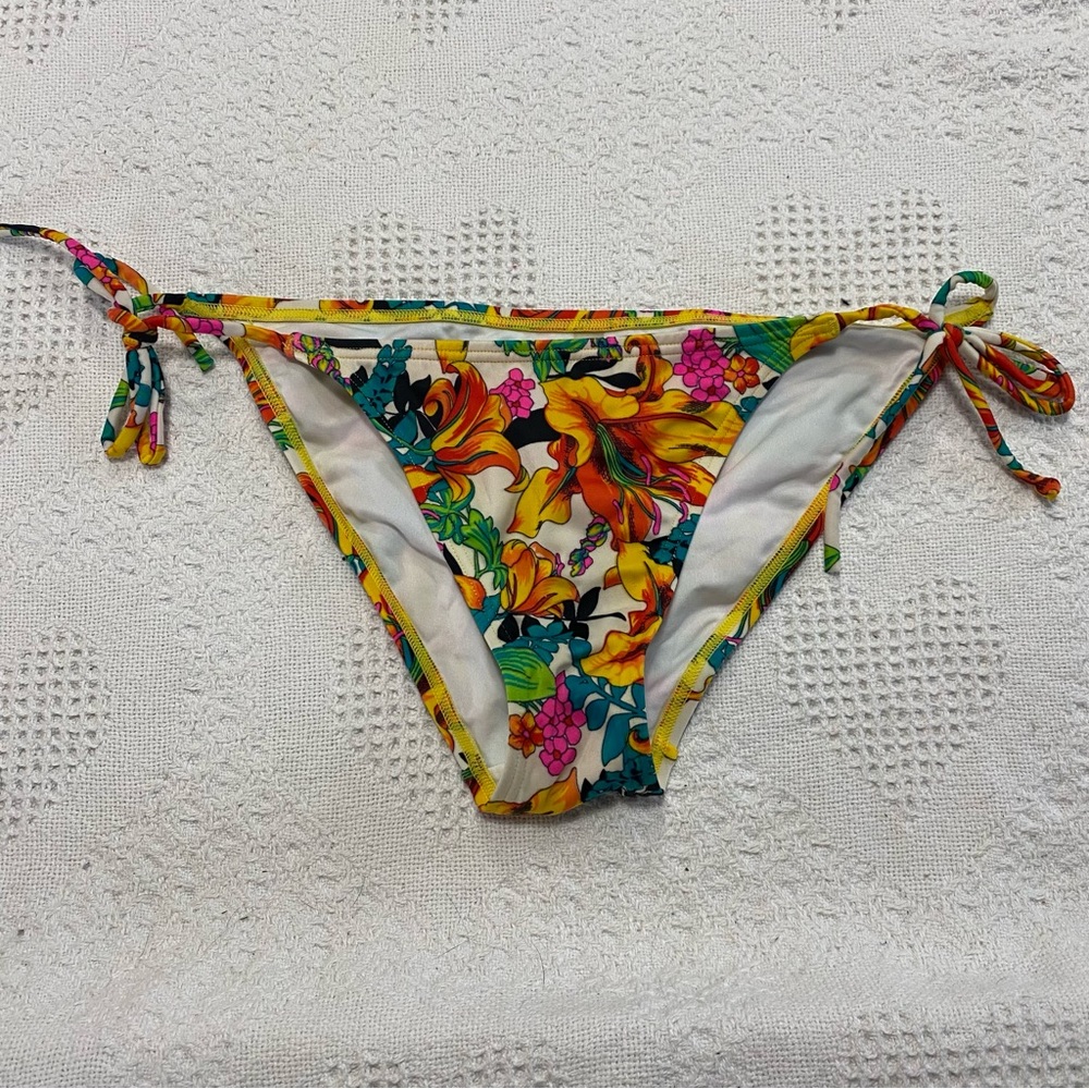 Victorias Secret Bikini Bottoms (M)